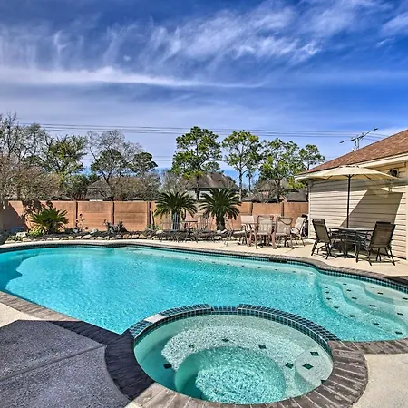 Houston Home With Private Outdoor Pool! Exterior photo