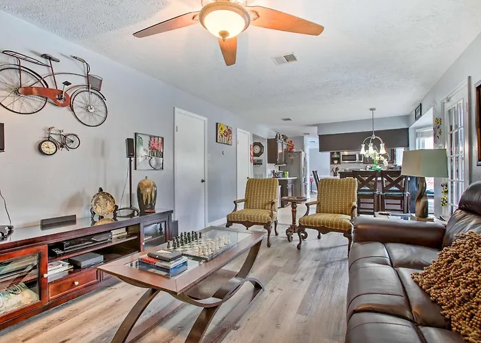 Houston Home With Private Outdoor Pool!